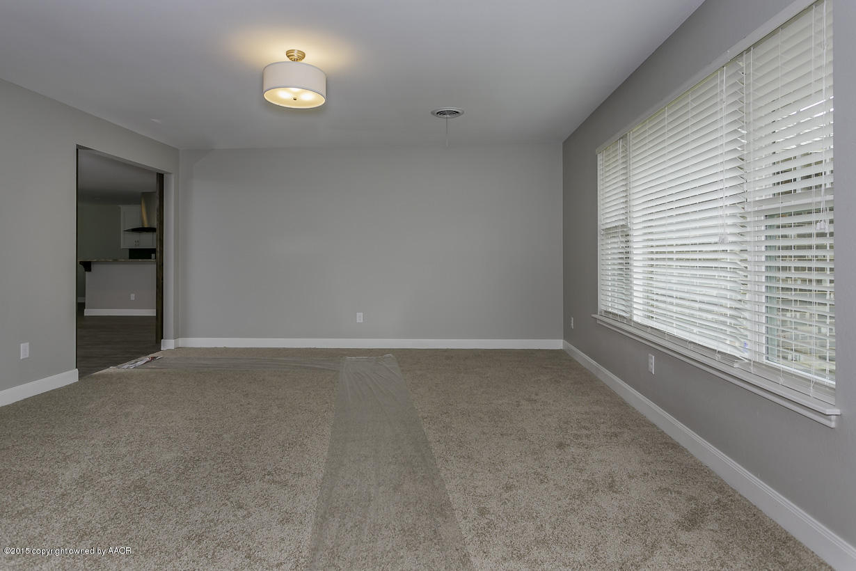 6103 Elmhurst Road Amarillo, TX 79106 - Photo 5 of 26 Living Room