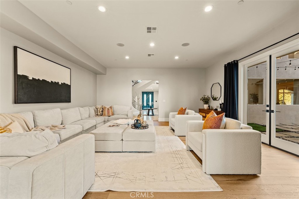 13248 Nightsky Drive Camarillo, CA 93012 - Photo 16 of 53 a living room with furniture and a flat screen tv