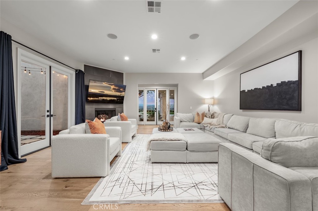 13248 Nightsky Drive Camarillo, CA 93012 - Photo 17 of 53 a living room with furniture and a flat screen tv