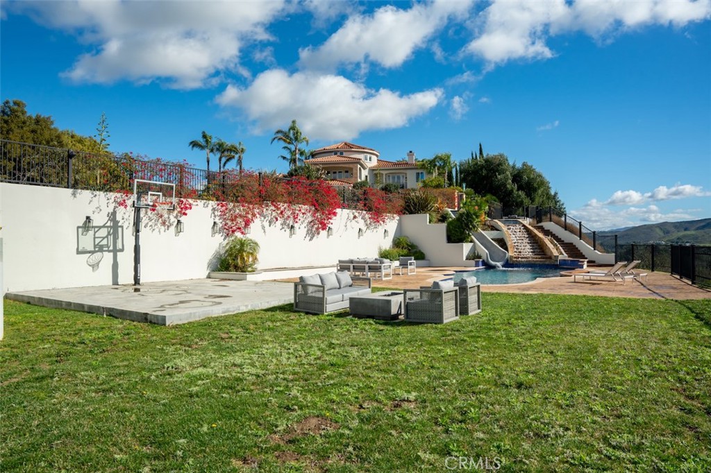 13248 Nightsky Drive Camarillo, CA 93012 - Photo 42 of 53 a view of a backyard