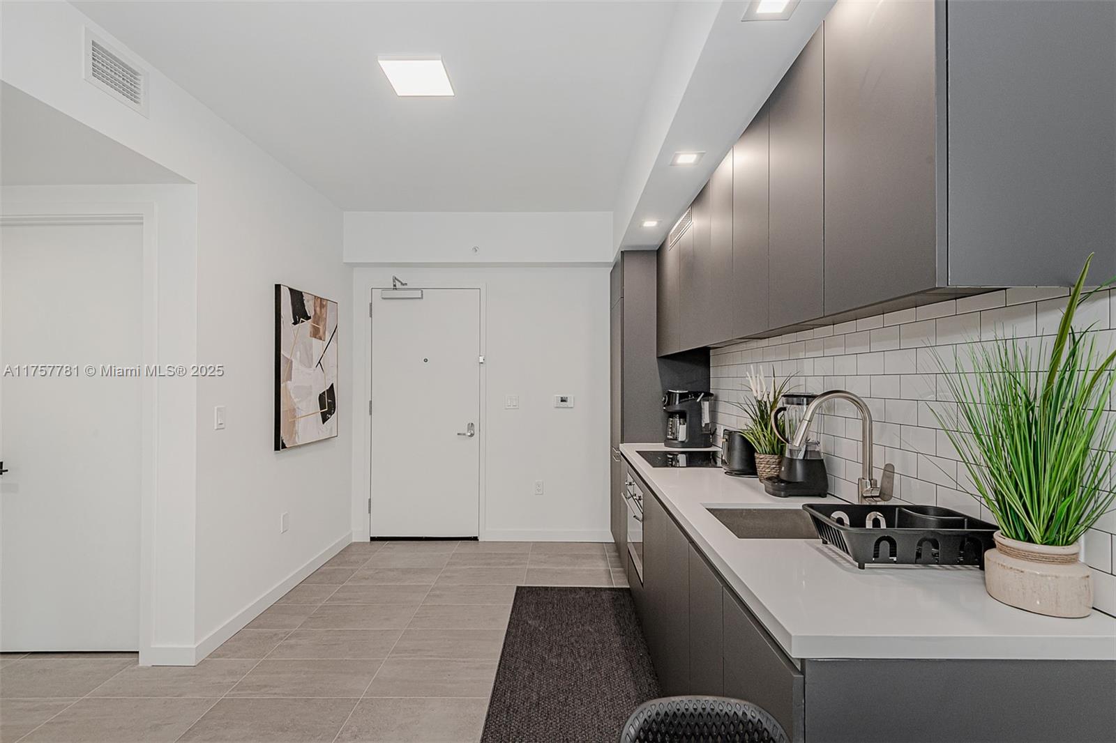 227 Northeast 2nd Street, Unit 1805 Miami, FL 33132 - Photo 11 of 34