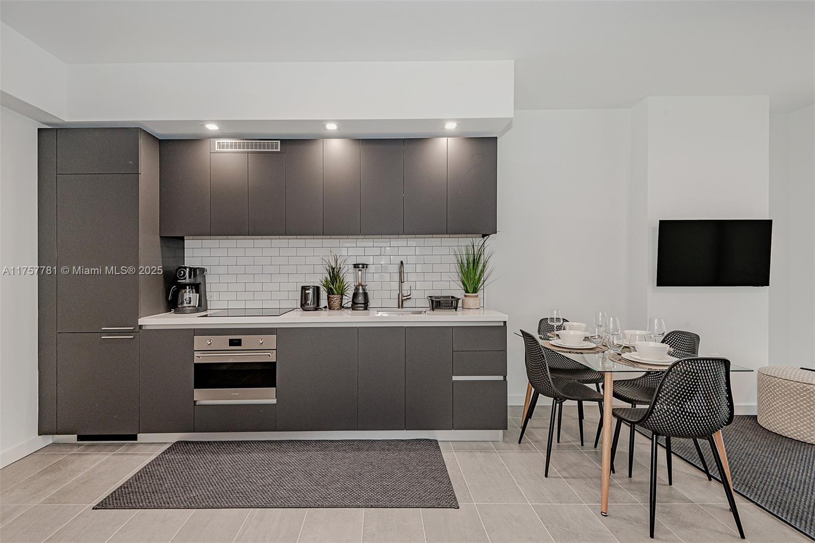 227 Northeast 2nd Street, Unit 1805 Miami, FL 33132 - Photo 13 of 34