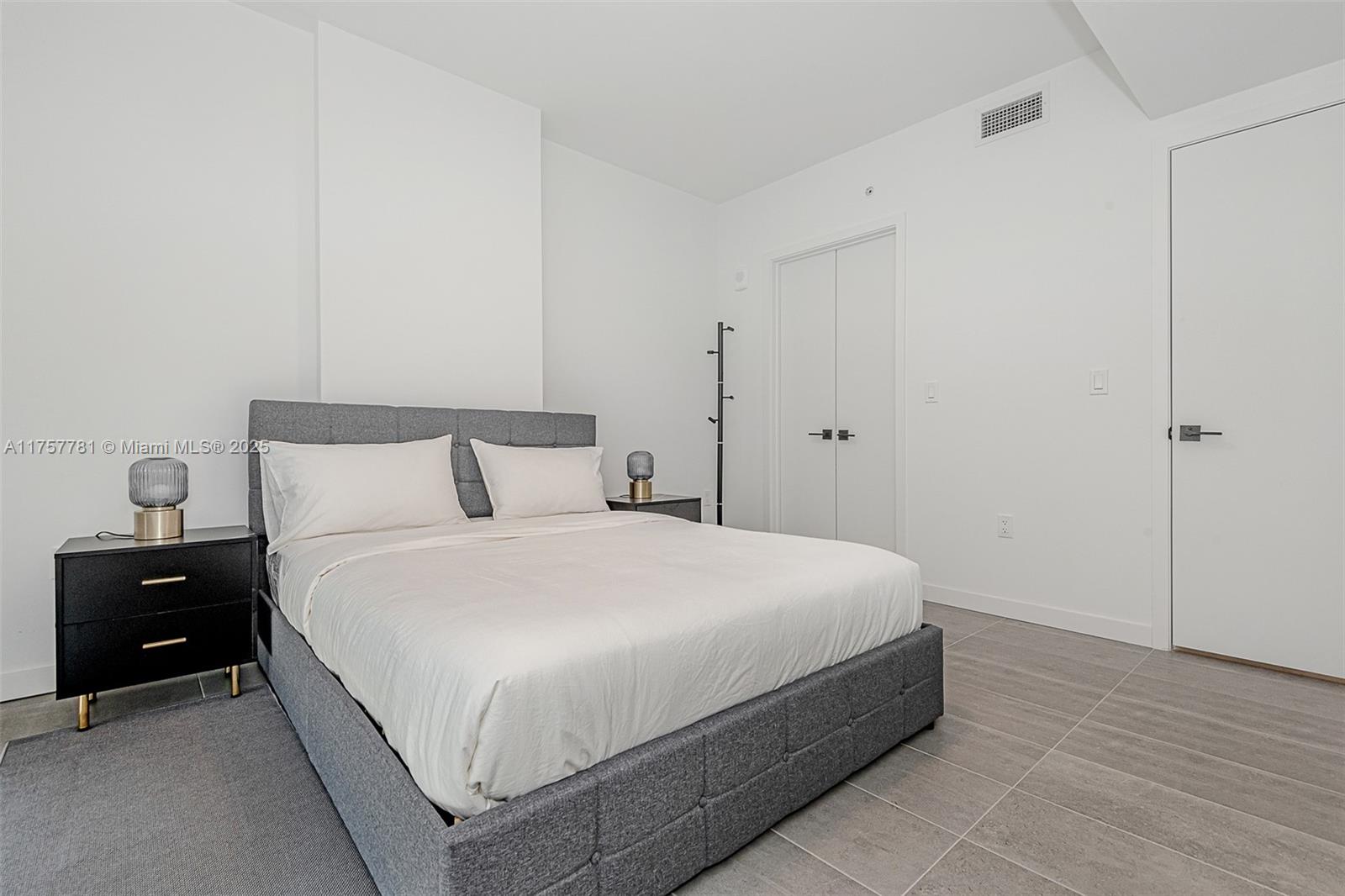 227 Northeast 2nd Street, Unit 1805 Miami, FL 33132 - Photo 18 of 34