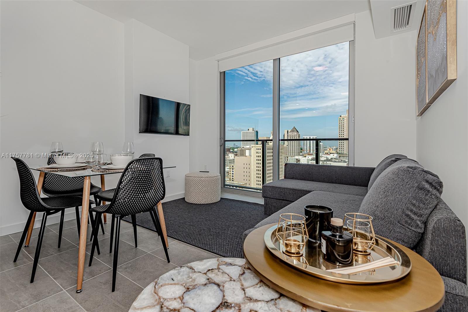 227 Northeast 2nd Street, Unit 1805 Miami, FL 33132 - Photo 2 of 34