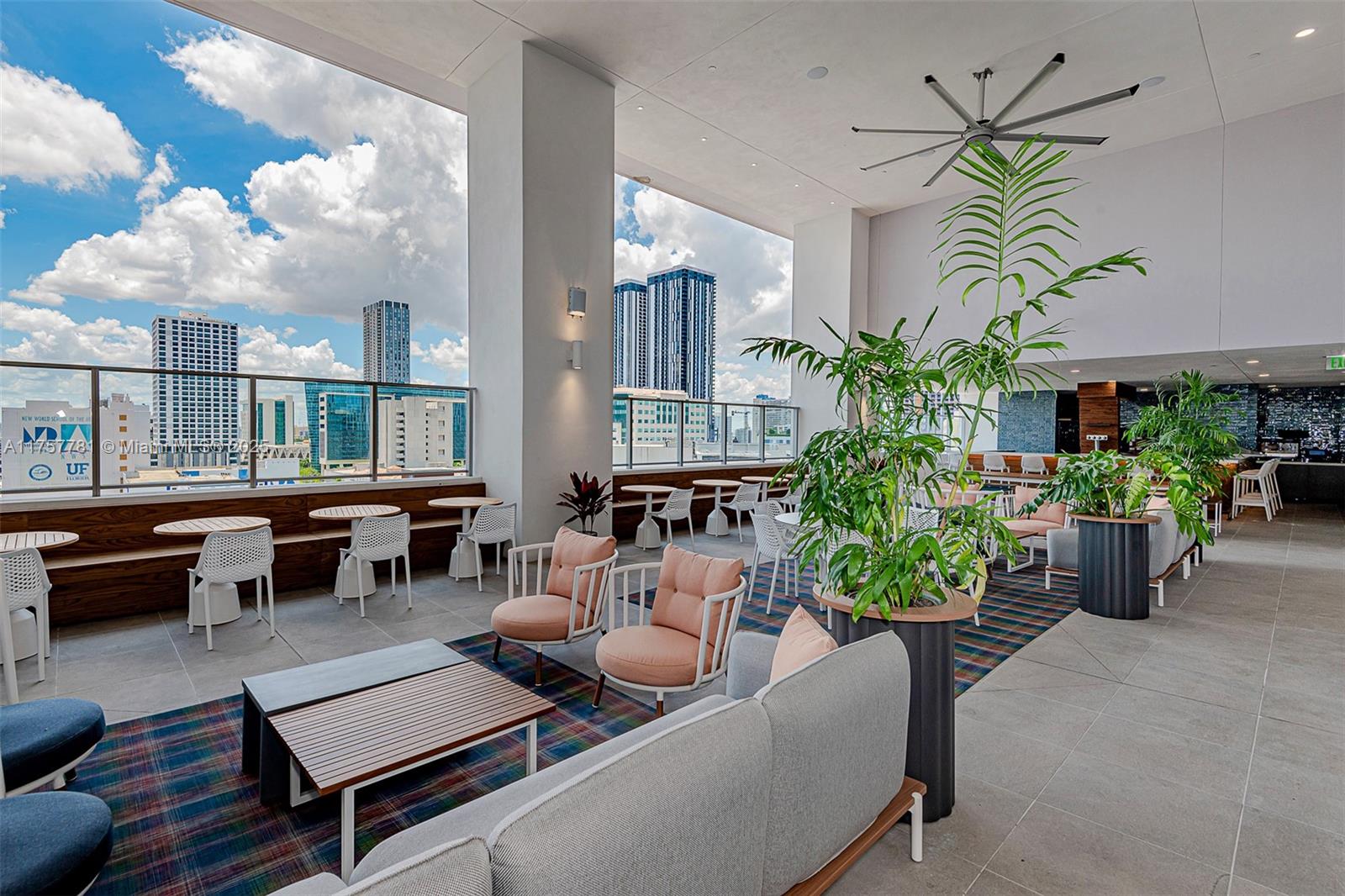 227 Northeast 2nd Street, Unit 1805 Miami, FL 33132 - Photo 29 of 34