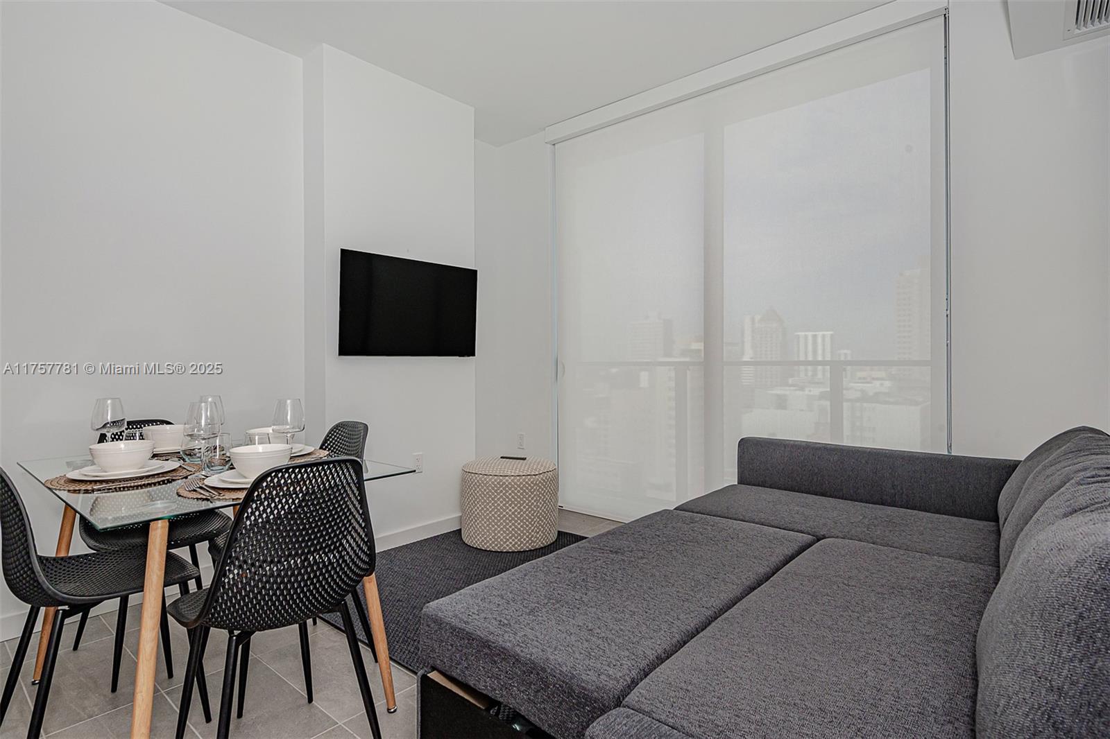 227 Northeast 2nd Street, Unit 1805 Miami, FL 33132 - Photo 6 of 34