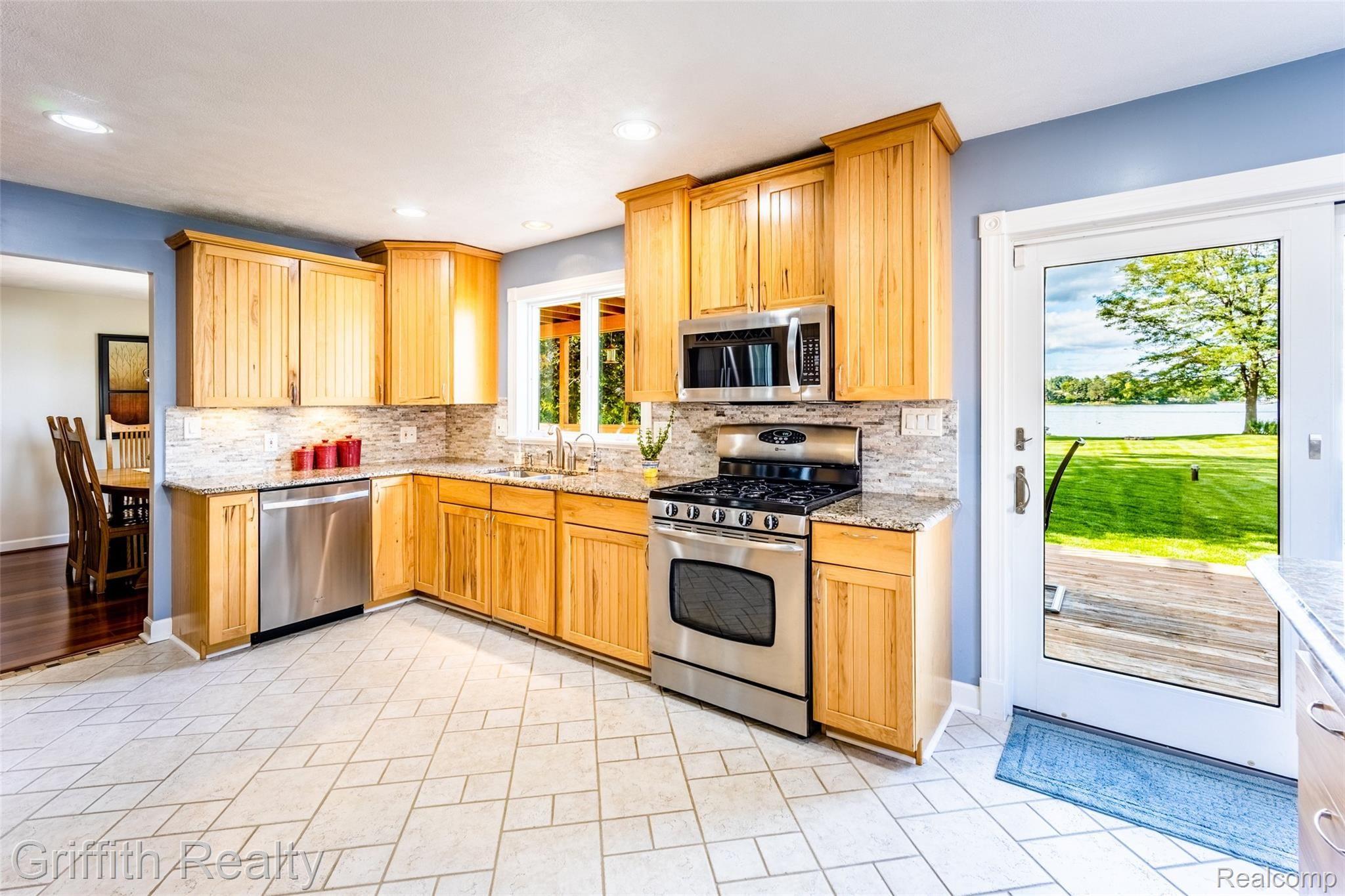 8341 Hilton Road Brighton, MI 48114 - Photo 14 of 41 8341 Hilton Road-33.jpg