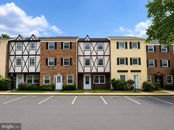 $2,550 | 14761 Ealing Court, Centreville, VA 20120