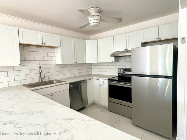 $2,050 | 720 Warren Street, Unit 7, Hudson, NY 12534