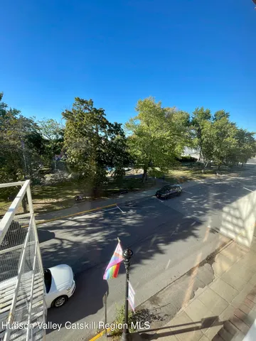 $2,050 | 720 Warren Street, Unit 7, Hudson, NY 12534