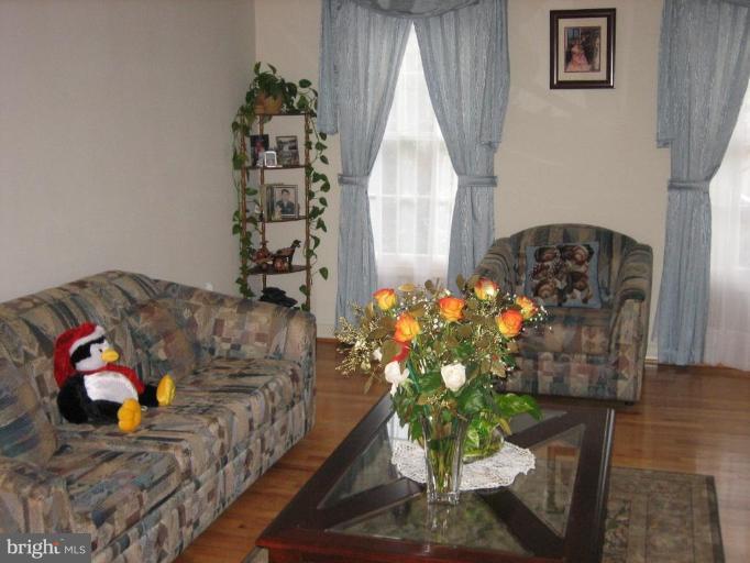 14547 Cutstone Way Silver Spring, MD 20905 - Photo 11 of 22 Living Room #2