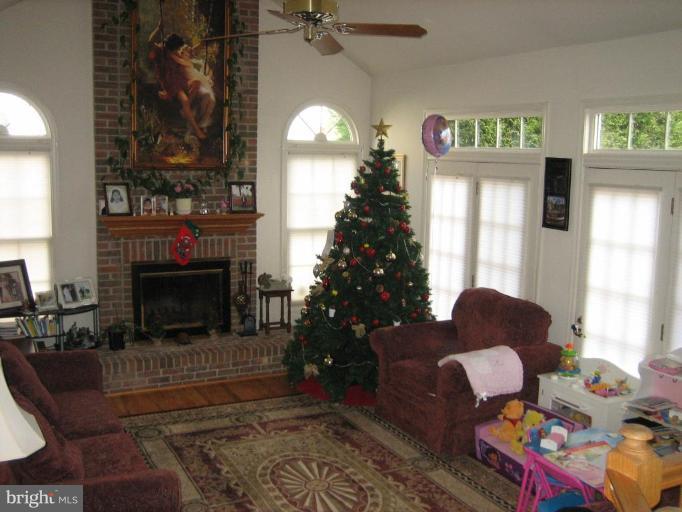 14547 Cutstone Way Silver Spring, MD 20905 - Photo 13 of 22 Family Room