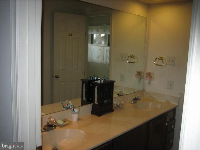 14547 Cutstone Way Silver Spring, MD 20905 - Photo 15 of 22 Bath #1