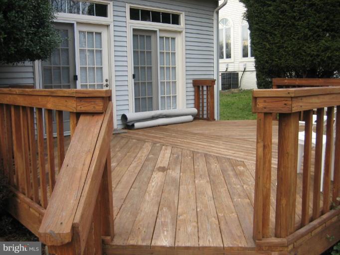 14547 Cutstone Way Silver Spring, MD 20905 - Photo 17 of 22 Deck