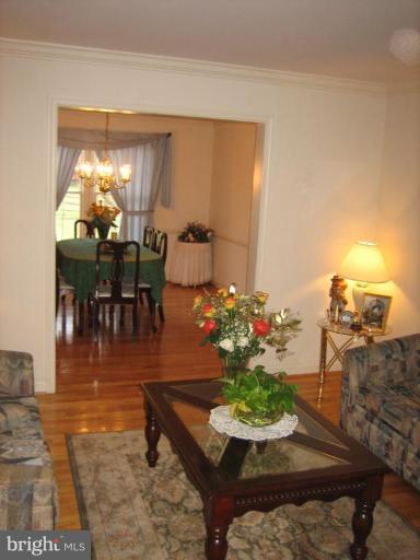 14547 Cutstone Way Silver Spring, MD 20905 - Photo 4 of 22 Living Room