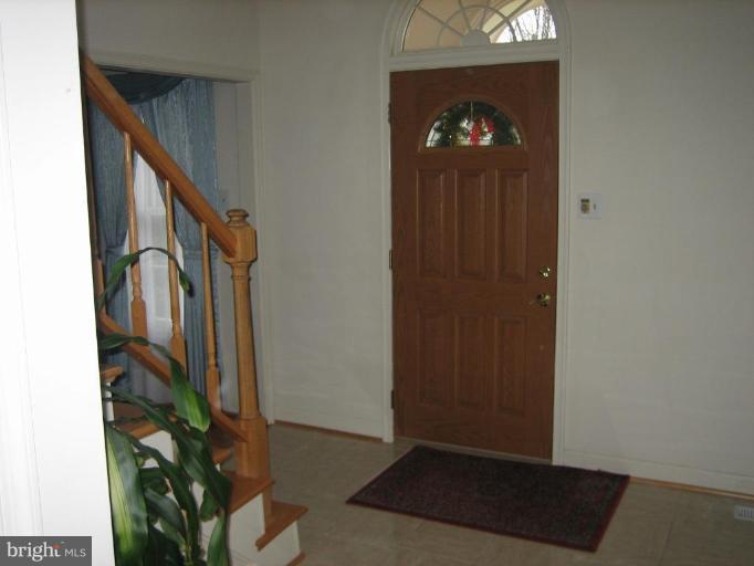 14547 Cutstone Way Silver Spring, MD 20905 - Photo 5 of 22 Entrance / Foyer