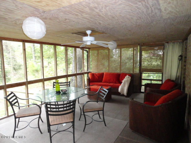 407 Boros Road New Bern, NC 28560 - Photo 8 of 31 Large Screened Porch