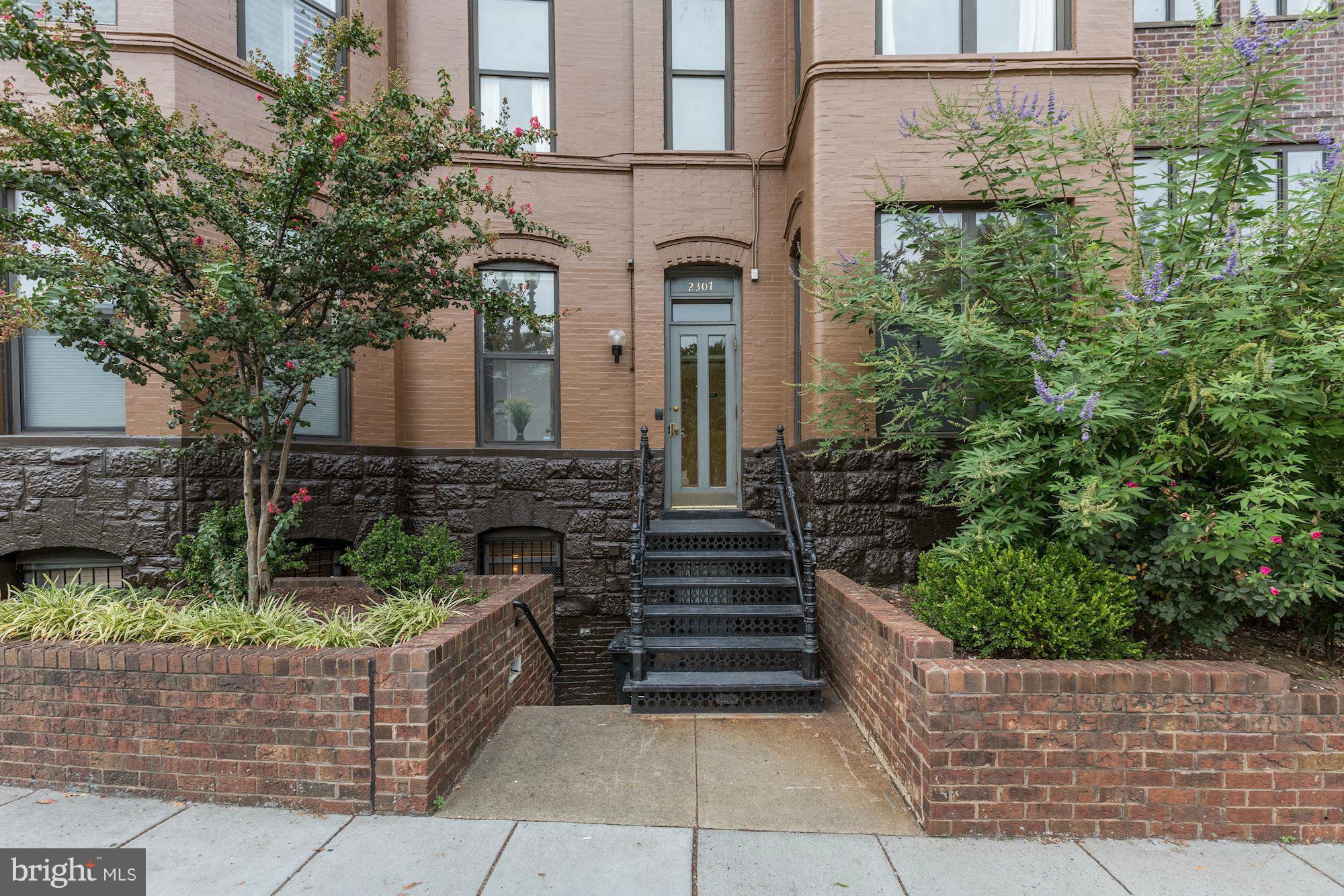 a house view with a outdoor space