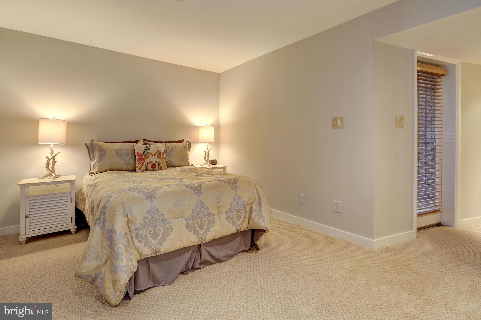3 Washington Circle Northwest, Unit 103 Washington, DC 20037 - Photo 18 of 28 a spacious bedroom with a bed and a lamp