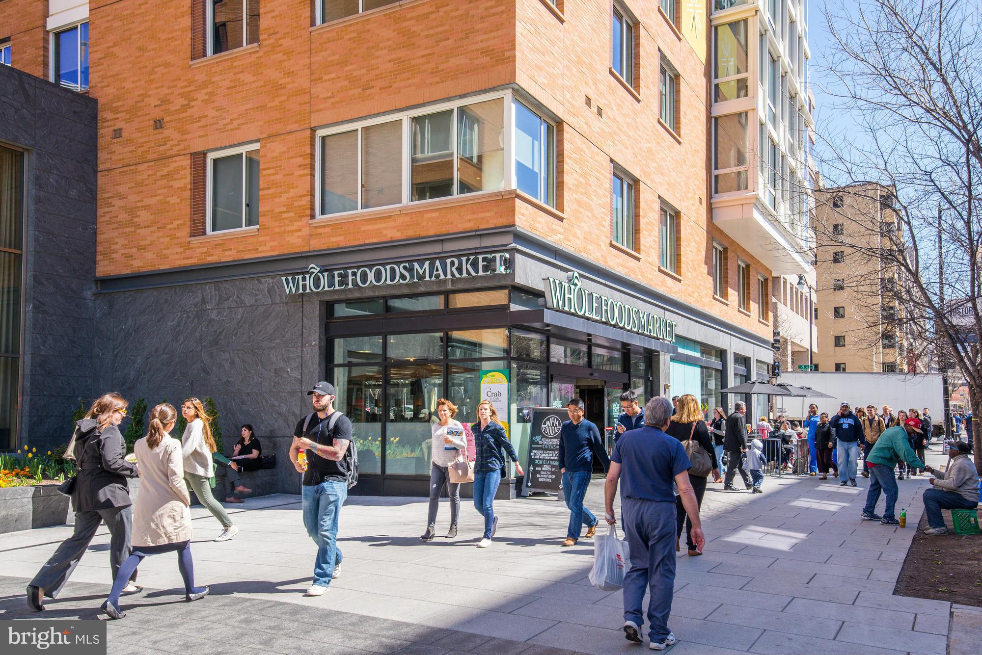 3 Washington Circle Northwest, Unit 103 Washington, DC 20037 - Photo 27 of 28 a group of people sitting in front of building