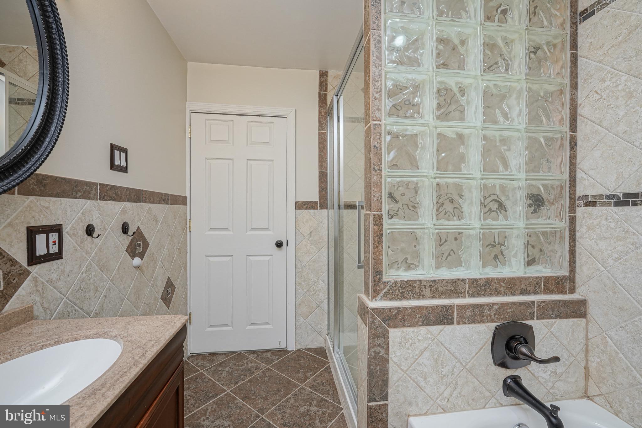 529 Warwick Road Lawnside, NJ 08045 - Photo 24 of 38