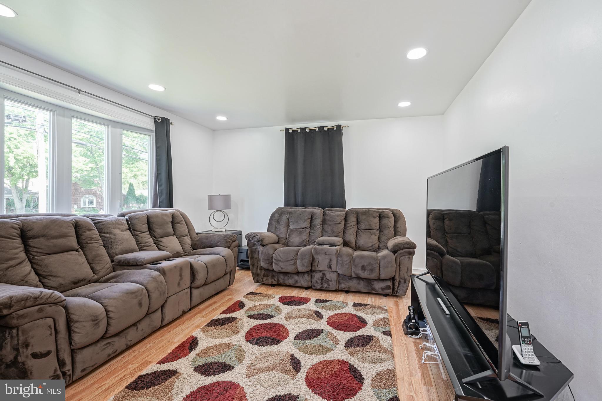 529 Warwick Road Lawnside, NJ 08045 - Photo 3 of 38
