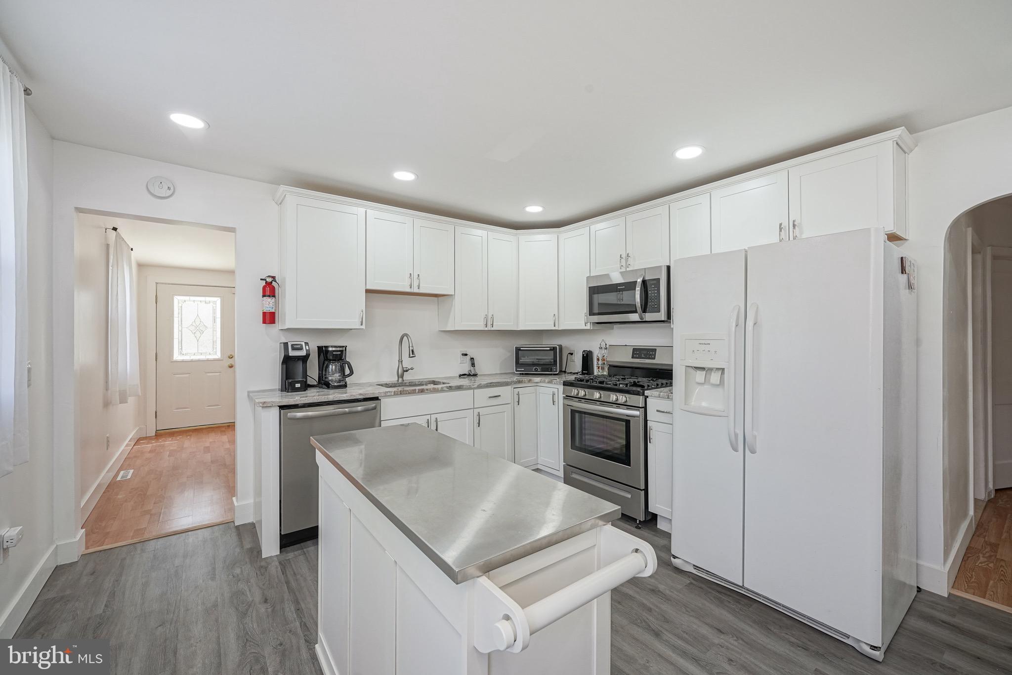 529 Warwick Road Lawnside, NJ 08045 - Photo 6 of 38