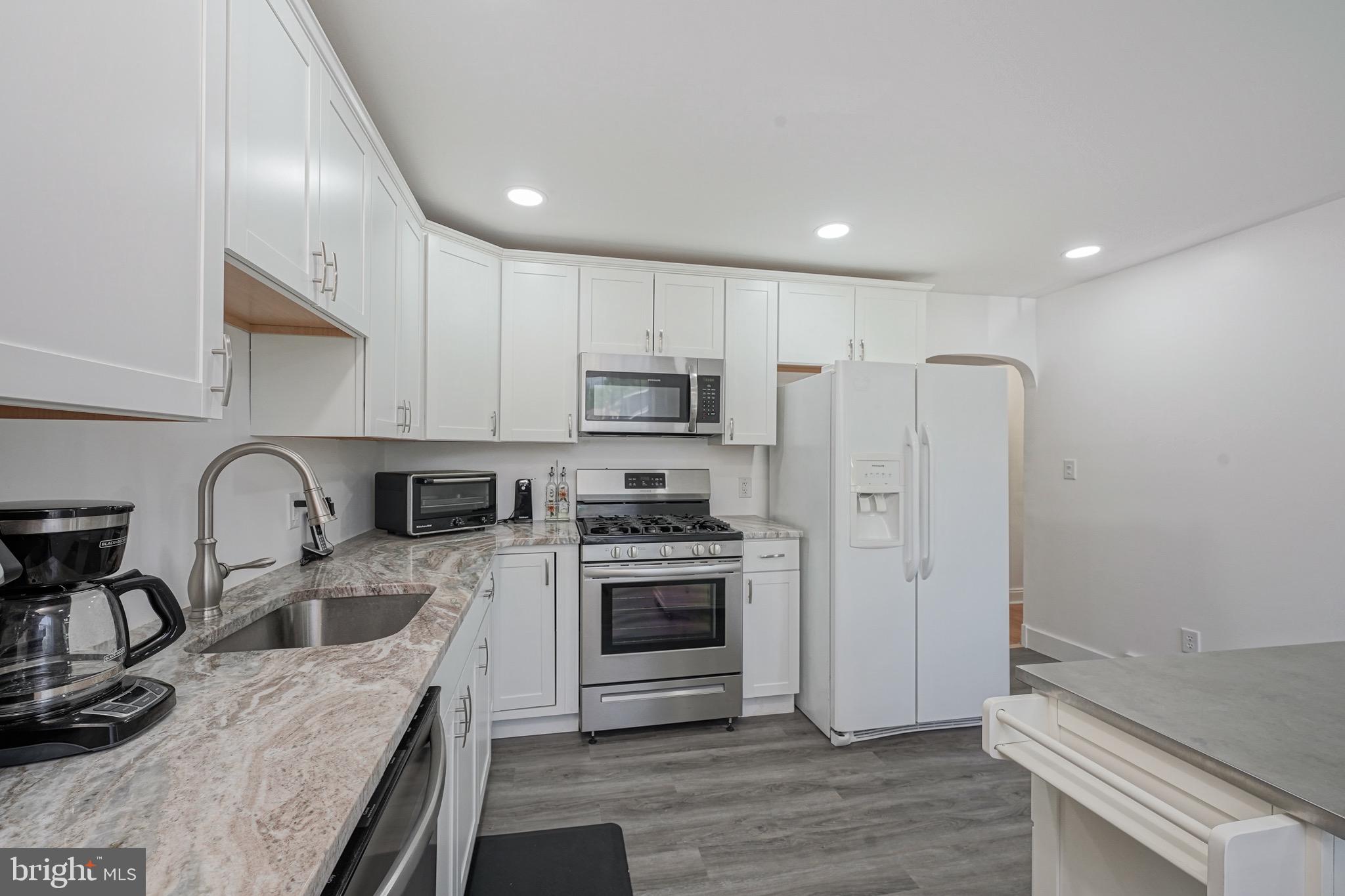 529 Warwick Road Lawnside, NJ 08045 - Photo 7 of 38