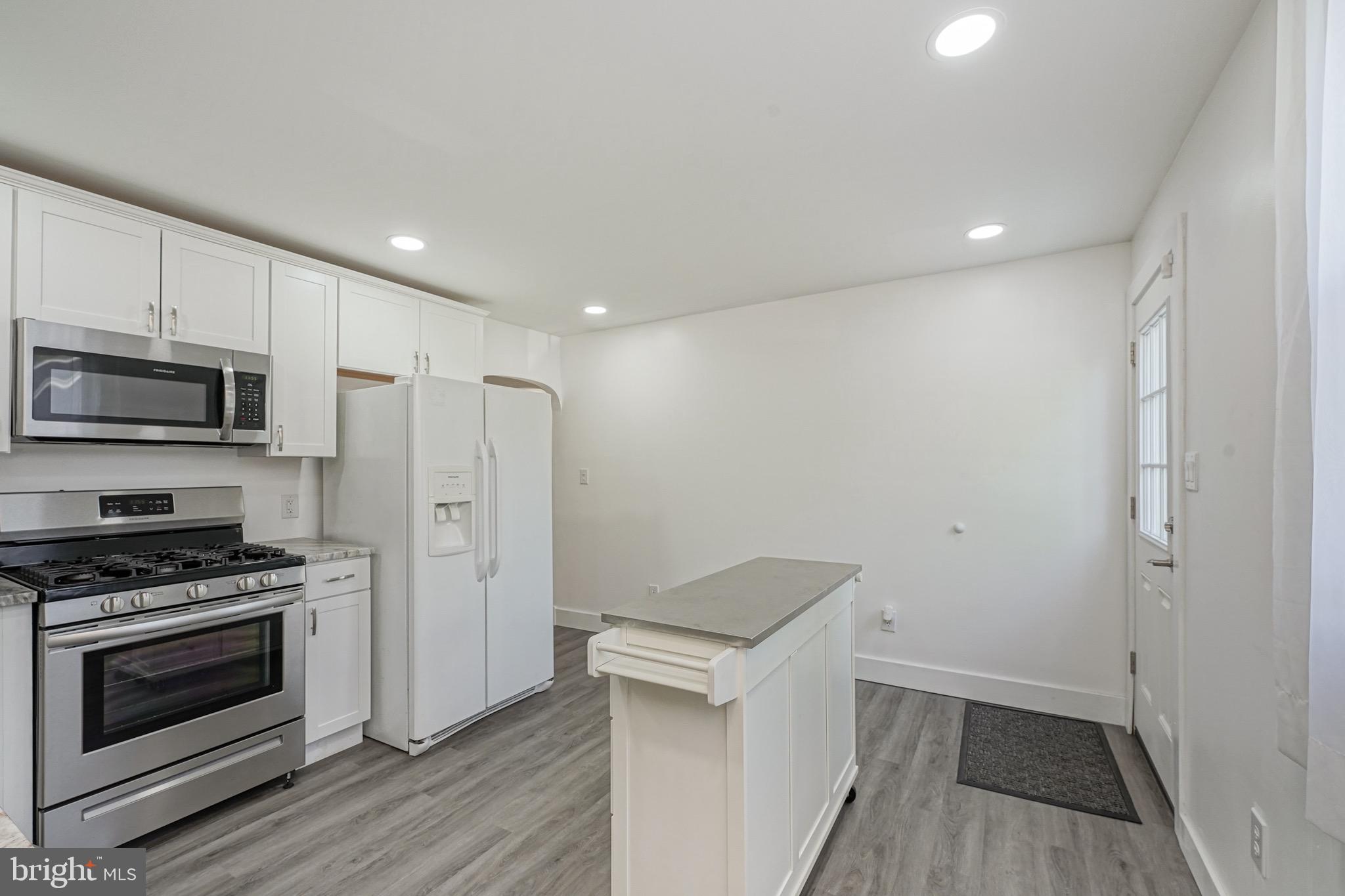 529 Warwick Road Lawnside, NJ 08045 - Photo 8 of 38