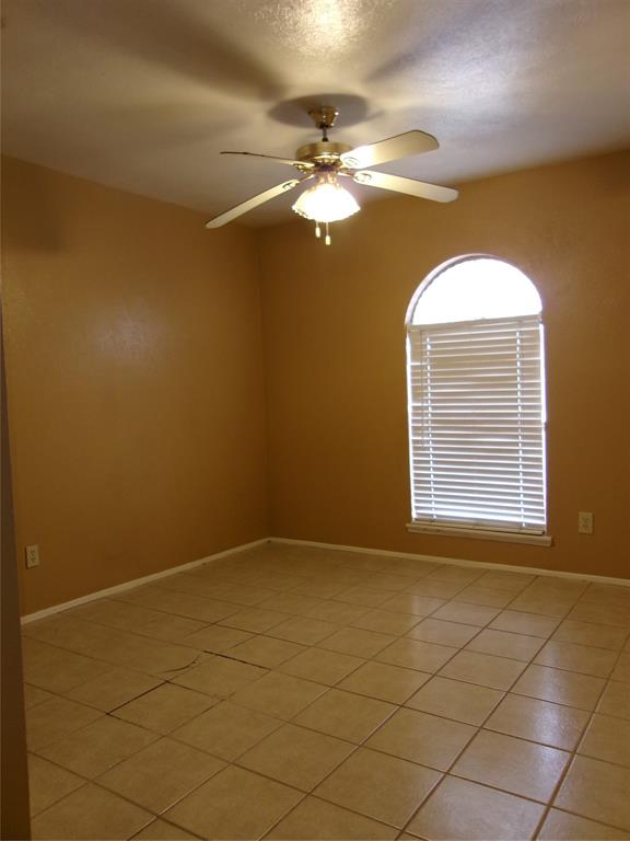 1201 Independence Trail Grand Prairie, TX 75052 - Photo 8 of 24 a view of livingroom and window