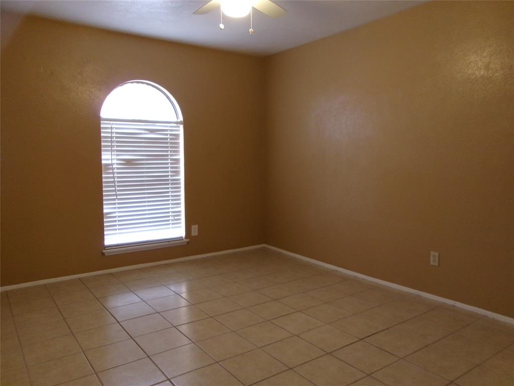 1201 Independence Trail Grand Prairie, TX 75052 - Photo 10 of 24 an empty room with windows