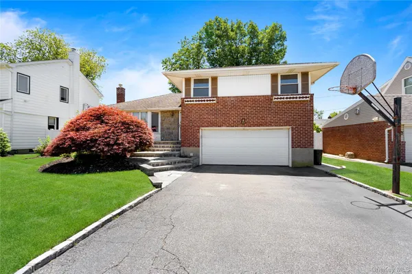 $1,299,000 | 33 Birchwood Park Drive, Syosset, NY 11791