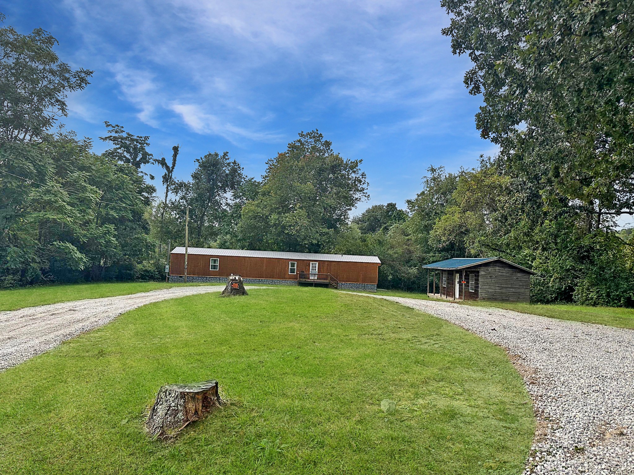 131 Maynard Avenue Jamestown, TN 38556 - Photo 3 of 59