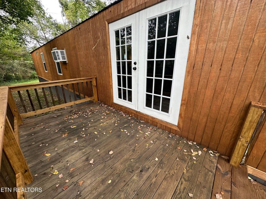 131 Maynard Avenue Jamestown, TN 38556 - Photo 38 of 59 a view of balcony with wooden floor and fence