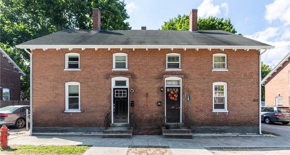 35 Middle Street Cumberland, RI 02864 - Photo 1 of 33 Gallery Image 1