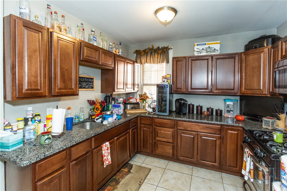 35 Middle Street Cumberland, RI 02864 - Photo 20 of 33 Kitchen