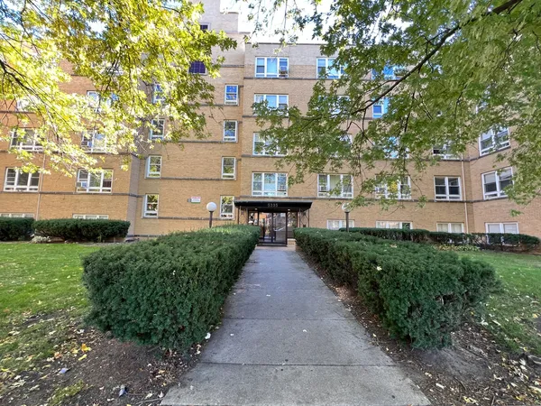 $1,400 | 5335 North California Avenue, Unit 203, Chicago, IL 60625