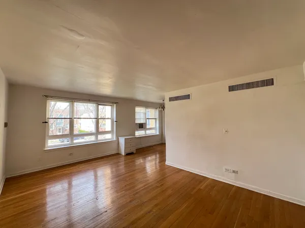 $1,400 | 5335 North California Avenue, Unit 203, Chicago, IL 60625