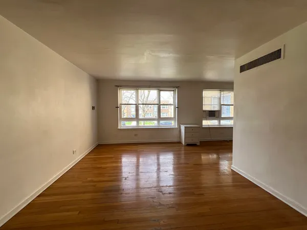 $1,400 | 5335 North California Avenue, Unit 203, Chicago, IL 60625