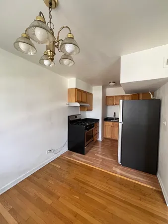 $1,400 | 5335 North California Avenue, Unit 203, Chicago, IL 60625