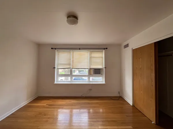 $1,400 | 5335 North California Avenue, Unit 203, Chicago, IL 60625