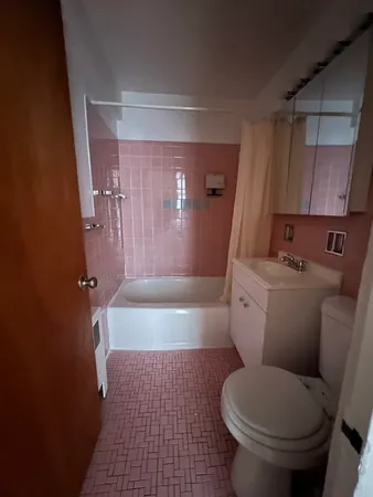 $1,400 | 5335 North California Avenue, Unit 203, Chicago, IL 60625