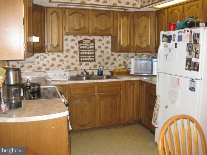 40 Merry Turn Road Levittown, PA 19056 - Photo 8 of 15 Kitchen