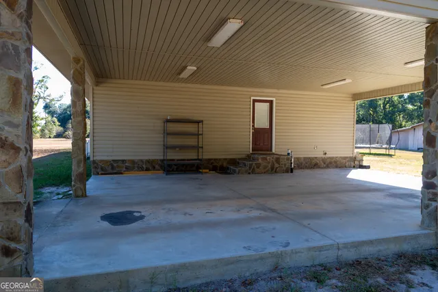 a view of a house with backyard