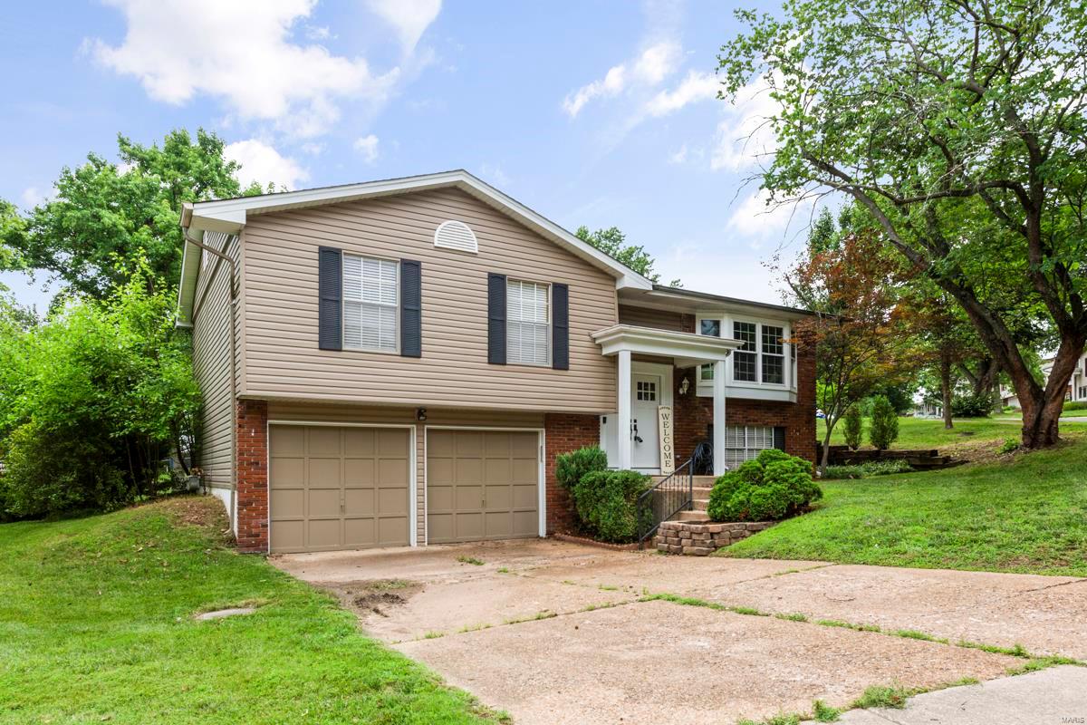 354 Bellestri Drive Ballwin, MO 63021 - Photo 2 of 38