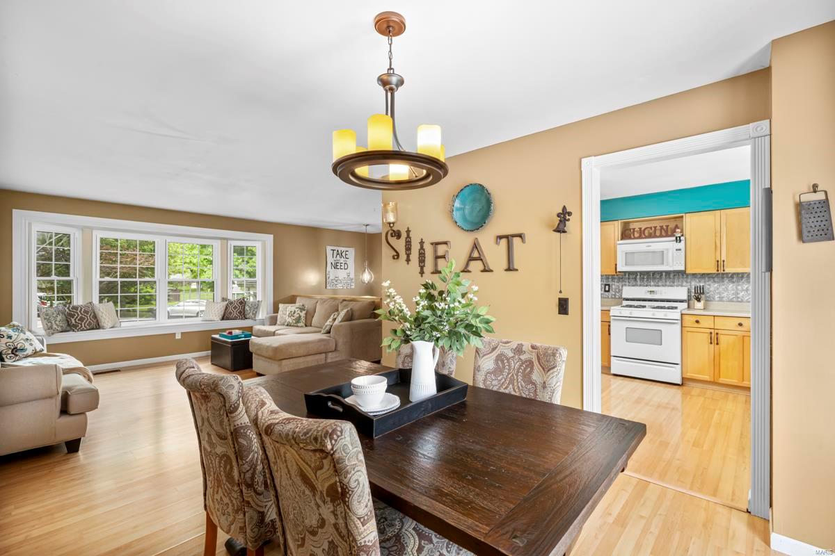 354 Bellestri Drive Ballwin, MO 63021 - Photo 11 of 38