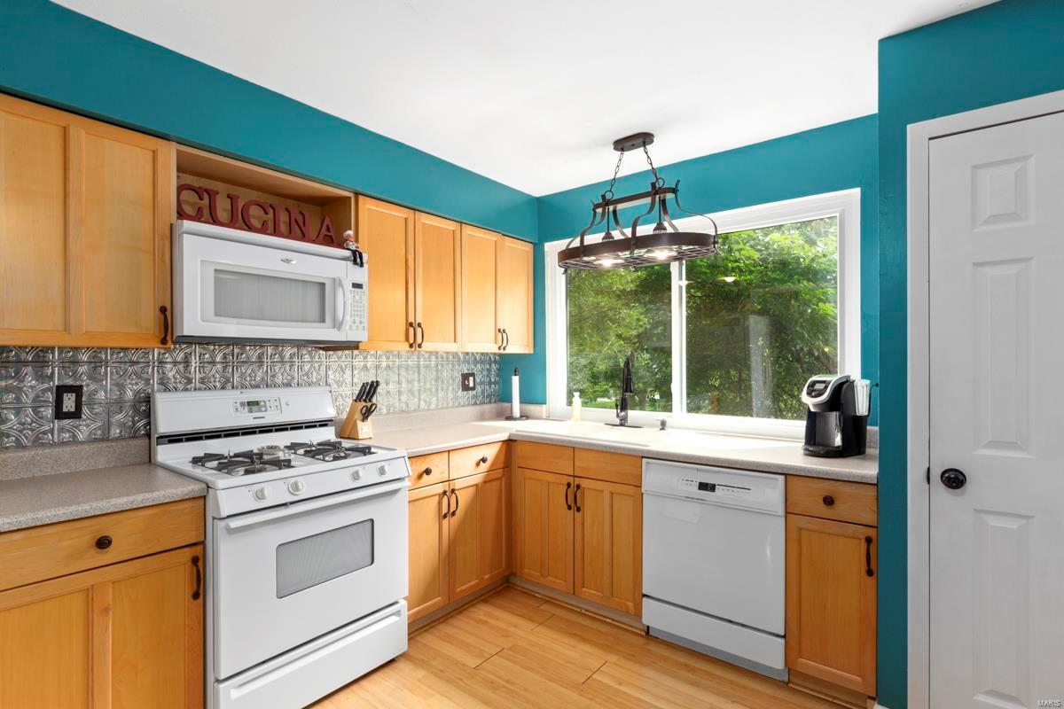 354 Bellestri Drive Ballwin, MO 63021 - Photo 15 of 38