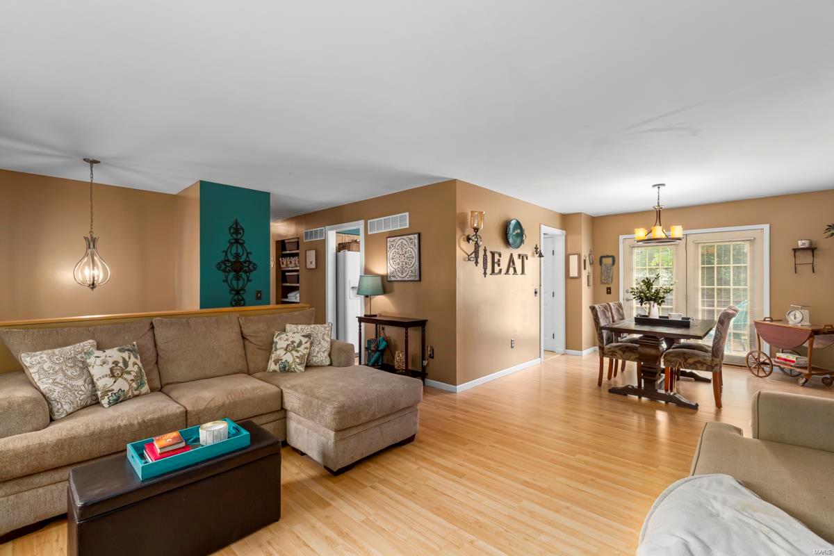 354 Bellestri Drive Ballwin, MO 63021 - Photo 7 of 38