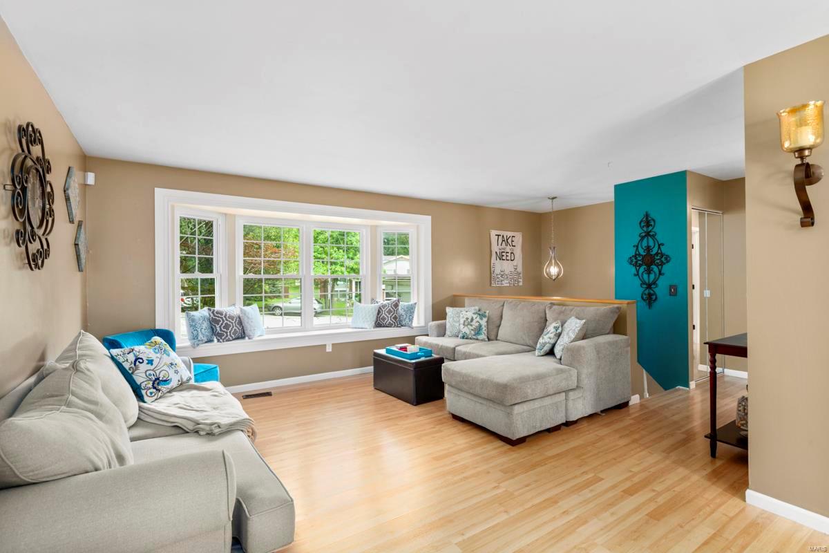 354 Bellestri Drive Ballwin, MO 63021 - Photo 8 of 38