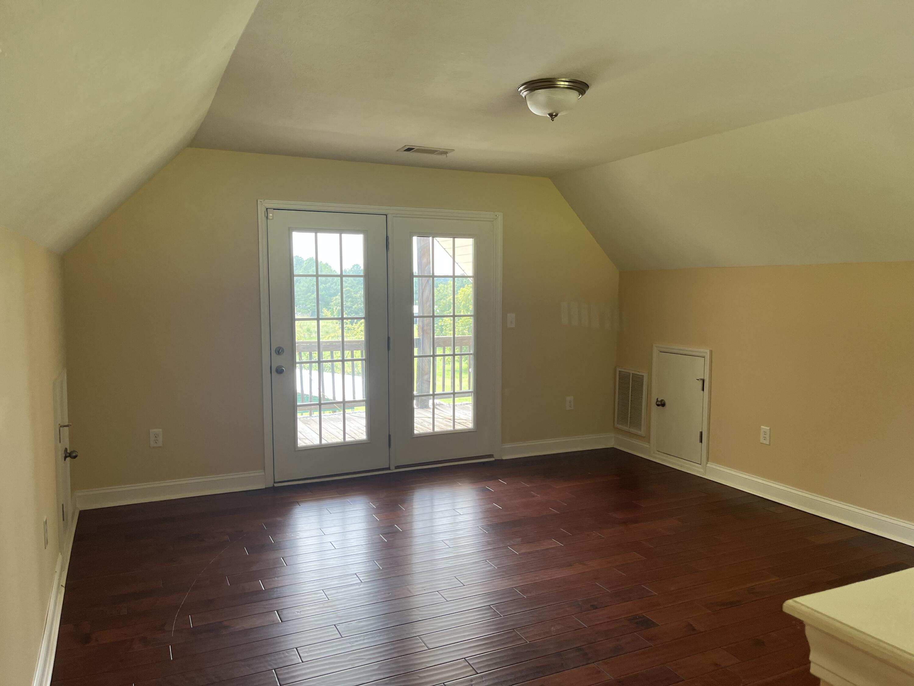 450 Jefferson Street McCormick, SC 29835 - Photo 13 of 18 Loft